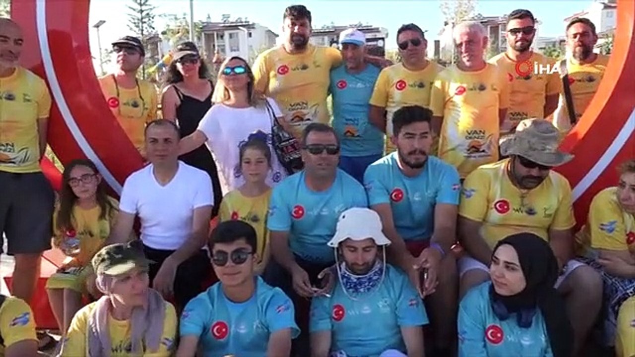 Aktivistlerden 'Van Gölü Kirlenmesin mavi kalsın Erciş il olsun' sloganı