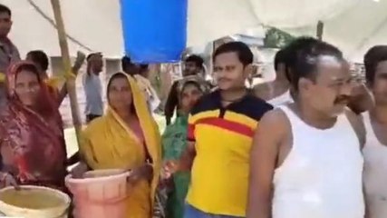 समस्तीपुर: पानी की बाल्टी लेकर ग्रामीणों ने किया सड़क जाम, जानिए ग्रामीणों के आक्रोश का कारण