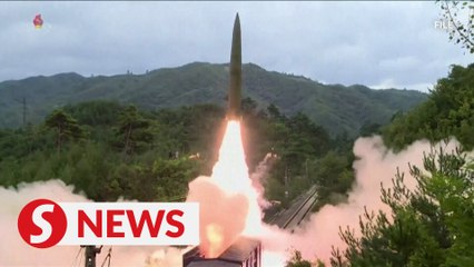 Video herunterladen: North Korea fires cruise missiles, says South Korean military