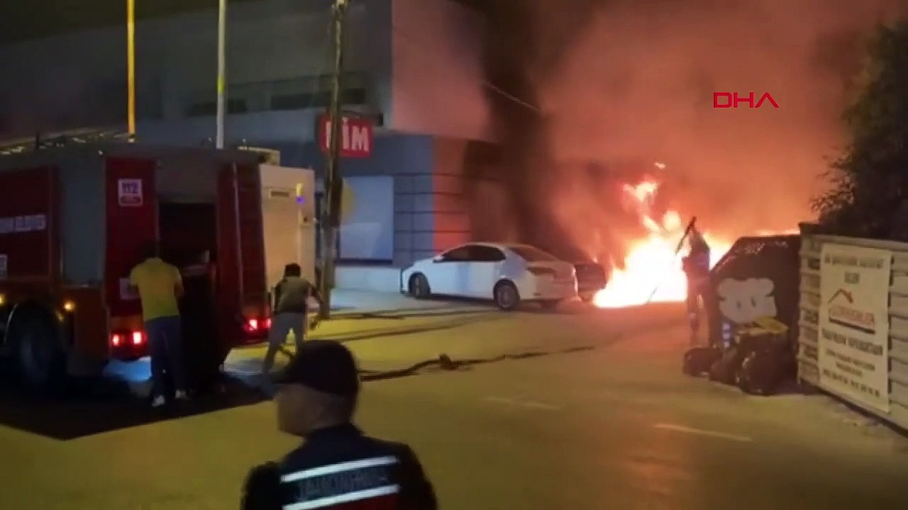 L'incendie de la voiture garée à Bodrum s'est propagé à 2 voitures et à l'entrepôt du marché