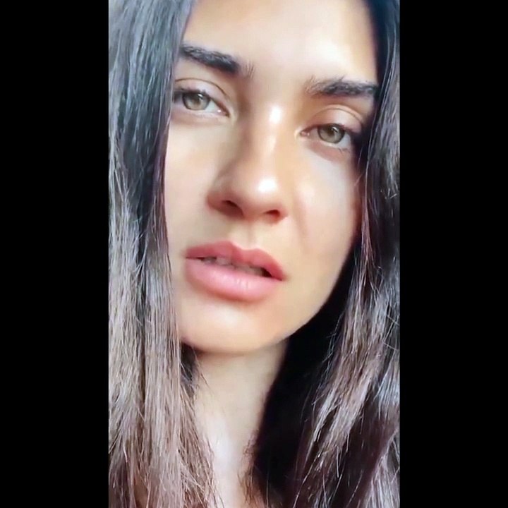 Tuba Büyüküstün'ün İngilizce videosu sosyal medyada gündem oldu!