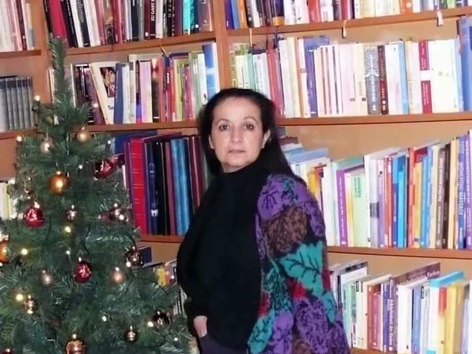 Lucia Nadia Cipriani è nata a Roma nel 1955 e vive ad Hallein dal 2016.