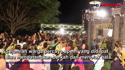 Diiringi Gamelan Jawa, Ribuan Kue Apem Disebar dari 3 Menara di Klaten