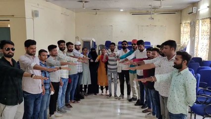 राजनीति में स्वच्छ व बेदाग छवि वाले युवा आए