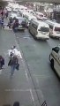 فيديو..سيارات تتطاير في الهواء بعد انفجار طريق في جوهانسبرج
