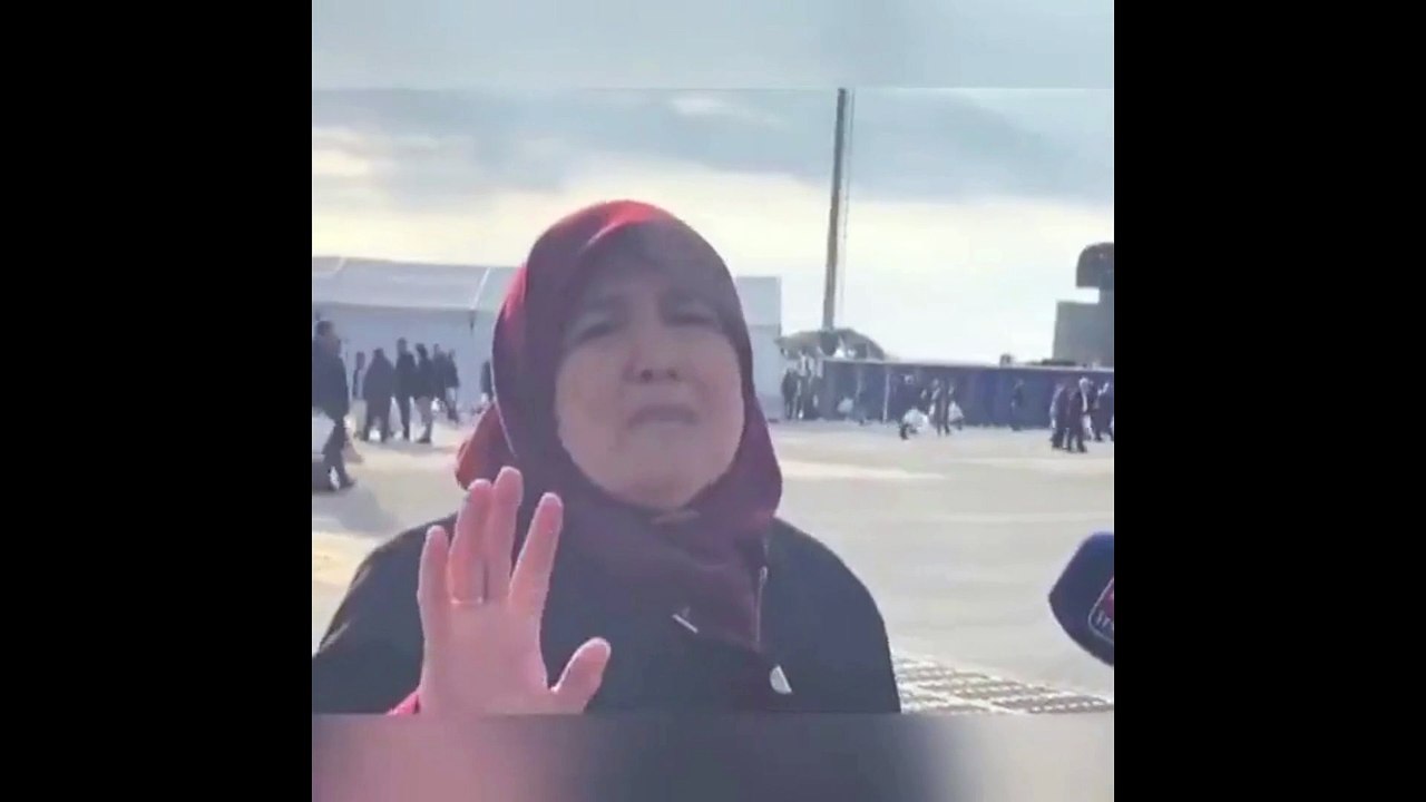 Akaryakıta zam yağarken bir vatandaş: "Türkiye'nin her yeri petrol, güldür güldür petrol akıyor"