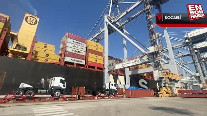Dev konteyner gemisi Kocaeli'nin Yarımca Limanı'nda yük indirdi