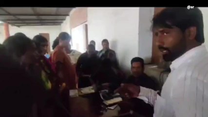 ಬಬಲೇಶ್ವರ: ಗೃಹ ಲಕ್ಷ್ಮೀ ಯೋಜನೆಗೆ ಅರ್ಜಿ ಸಲ್ಲಿಸಲು ದುಡ್ಡು ವಸೂಲಿ ಆರೋಪ