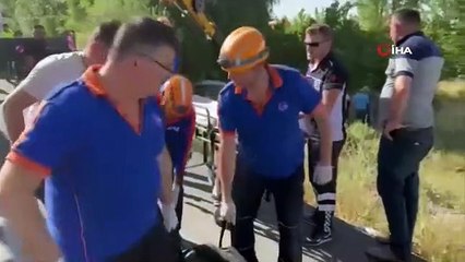 Minibus transportant des travailleurs saisonniers d'Afyonkarahisar renversé： 4 morts