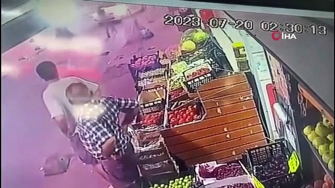 De nouvelles images des moments où une femme a été battue par un chauffeur de taxi à Beyoğlu sont apparues