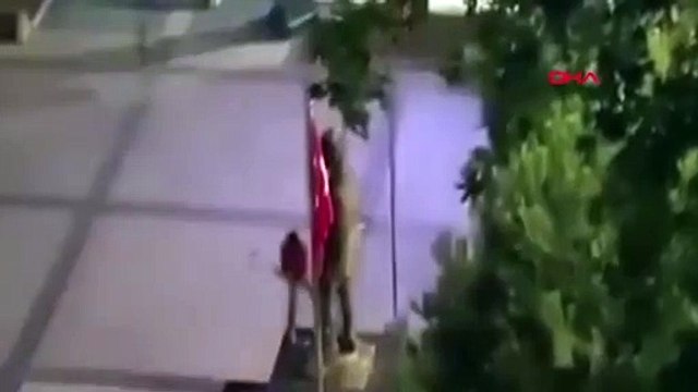 Atatürk heykeline balyozlu saldırının görüntüleri ortaya çıktı