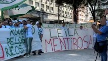 Torcida do Palmeiras protesta contra diretoria antes de duelo com o Fortaleza