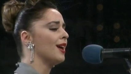 Ayşe Mine / Ayrıldı gönül şimdi yine bir tek eşinden