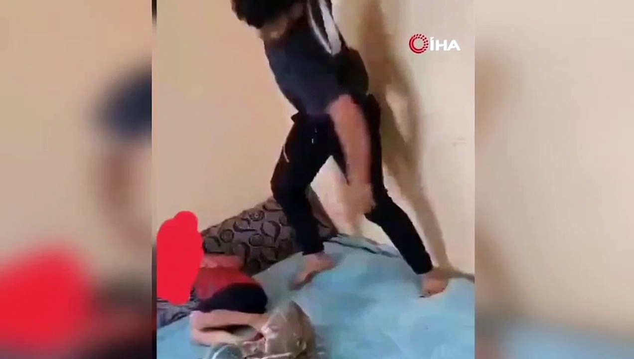 Ne sois pas un tel père ! Il a battu le petit garçon avec une ceinture pendant des minutes, quels que soient ses cris.