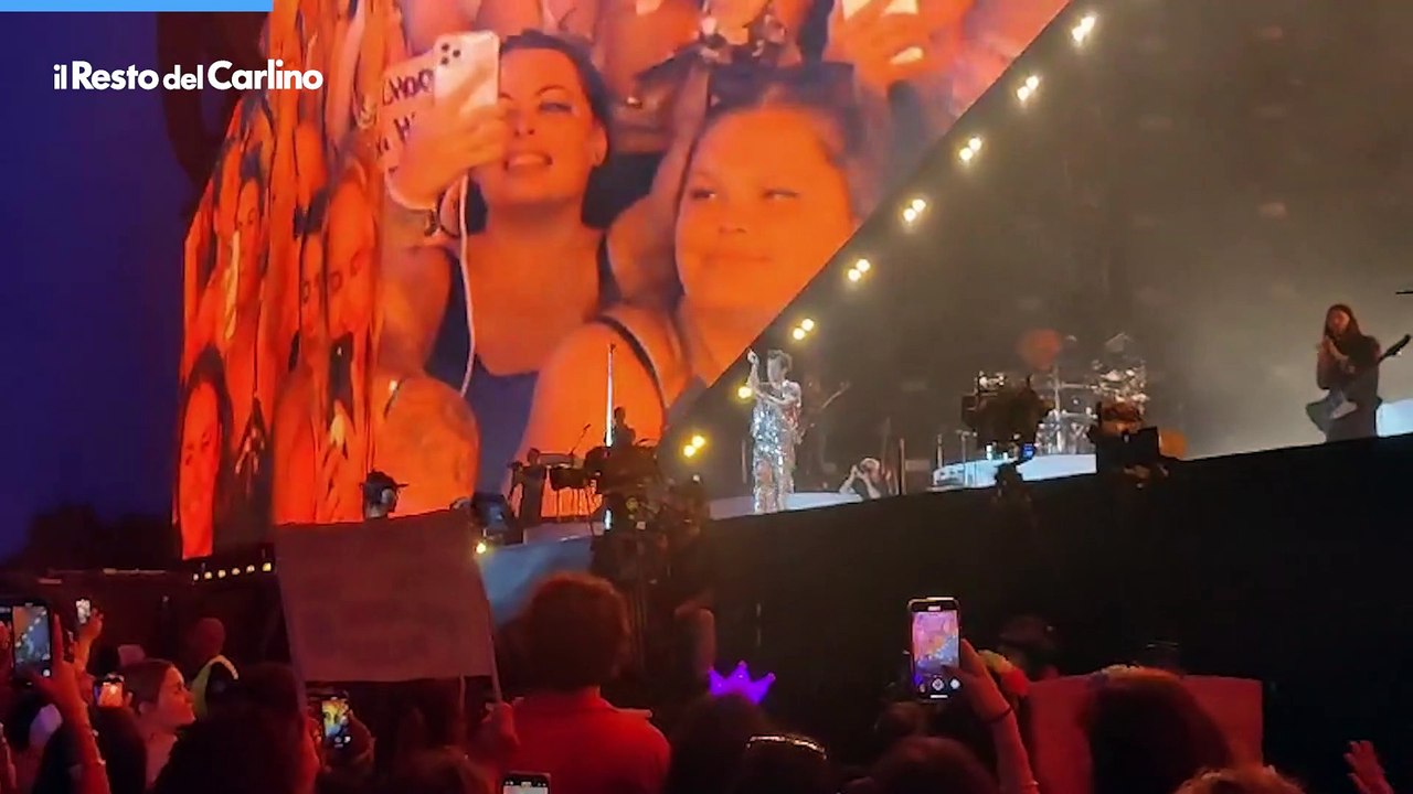 Harry Styles in concerto a Campovolo parla in italiano: "Siete nel mio cuore"