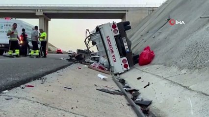 Kamyonet tıra arkadan çarptı: 1 ölü