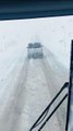 vehículos atascados en la nieve