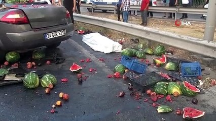 A Küçükçekmece, la voiture a percuté le camion chargé de fruits par derrière： 2 morts