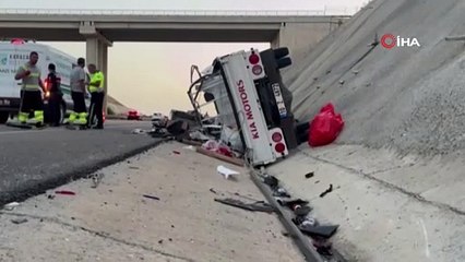Kamyonet tıra arkadan çarptı: 1 ölü