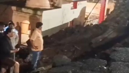 बड़वाह: मूसलाधार बारिश का कहर जारी, कालका माता मंदिर की दीवार ढही