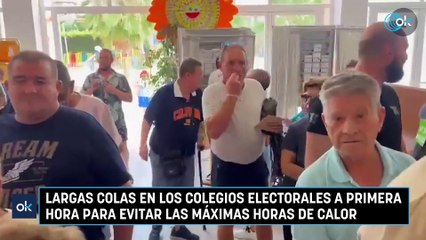 Largas colas en los colegios electorales a primera hora para evitar las máximas horas de calor