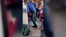 Tramvayda bıçaklı kavga