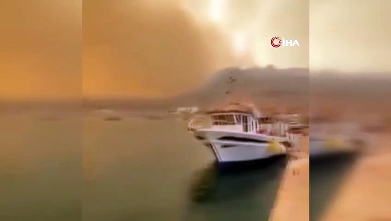 Le feu de Rhodes grandit ! La zone où les flammes se sont propagées avec le vent est visible même depuis le satellite