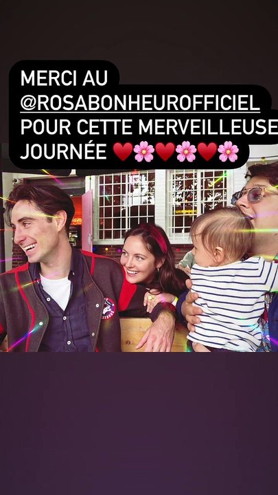Nelly pose également avec son mari Lucas Veil et leur enfant ! Emmanuelle Béart est donc grand-mèreEmmanuelle Béart a partagé une photo de 2 de ses 3 enfants, dévoilant une heureuse nouvelle pour sa fille Nelly