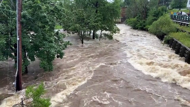 Cuatro desaparecidos y daños inimaginables por las peores lluvias en 50 años en Canadá