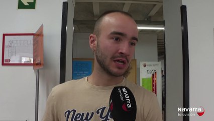 Los navarros y navarras acuden a su cita con las urnas