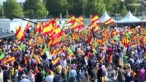 Les gens se rendent aux urnes pour les élections législatives anticipées en Espagne