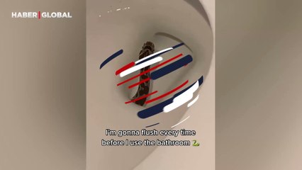 Banyosunda gördüğü yılanı yakalamaya çalışan kadının zor anları