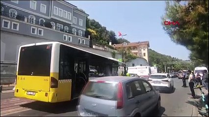 Beşiktaş'ta Otomobil İETT Otobüsüne Çarptı: 6 Kişi Yaralandı