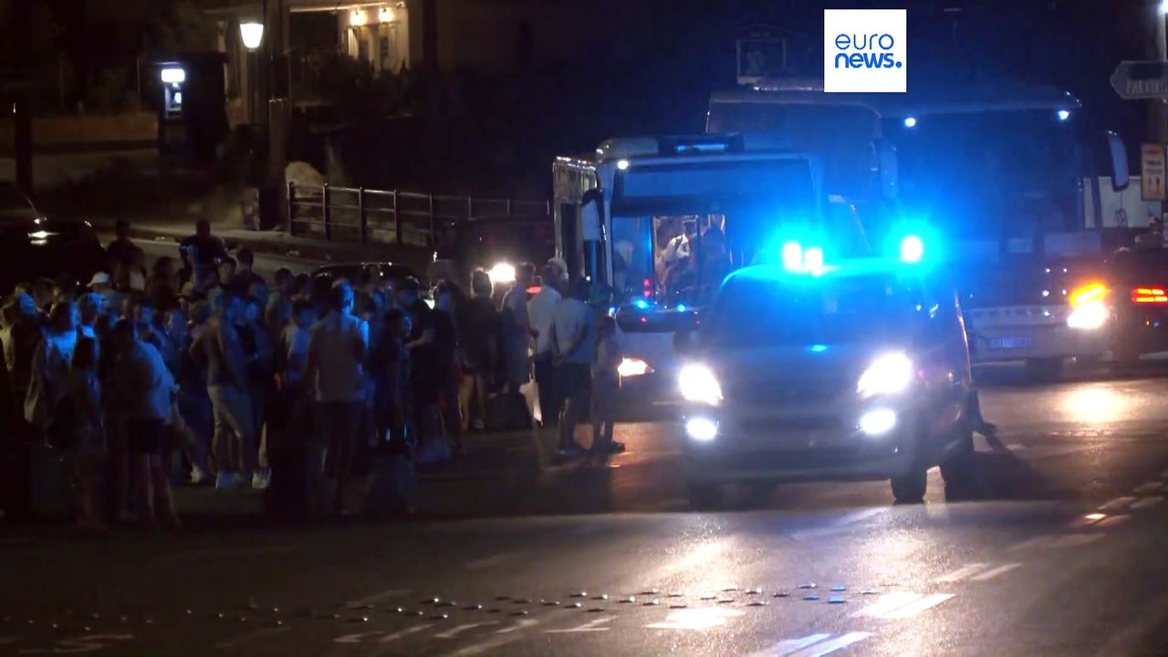 Rhodos: Massive Waldbrände - Tausende evakuiert