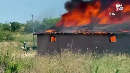 Antalya'da depo yangını: Dumanlar gökyüzünü siyaha boğdu