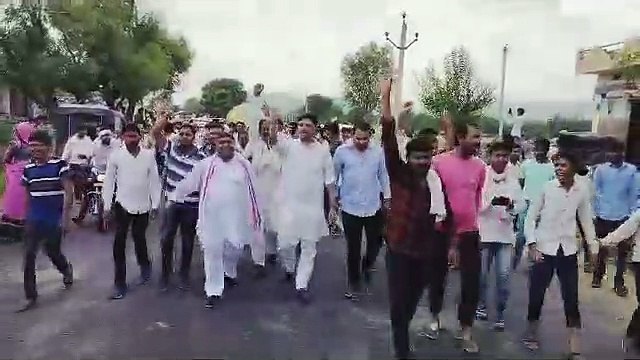 मनीराम की संदिग्ध मौत का 23 दिन बाद भी खुलासा नहीं, आक्रोशित लोगों ने सभा के बाद मुकुरपुरा चौराहे तक किया कूच, लगाया जाम