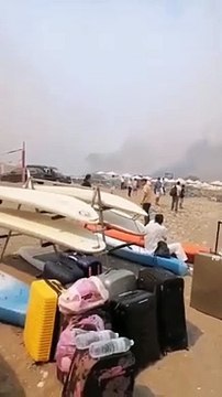 Yunanistan'ın Rodos adasında yangın: Tatilciler kurtarılmayı bekliyor