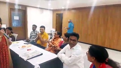 एक दिन बिक जाएगा माटी के मोल...