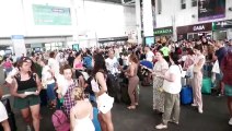 Afectados por la suspensión de trenes en Valencia.