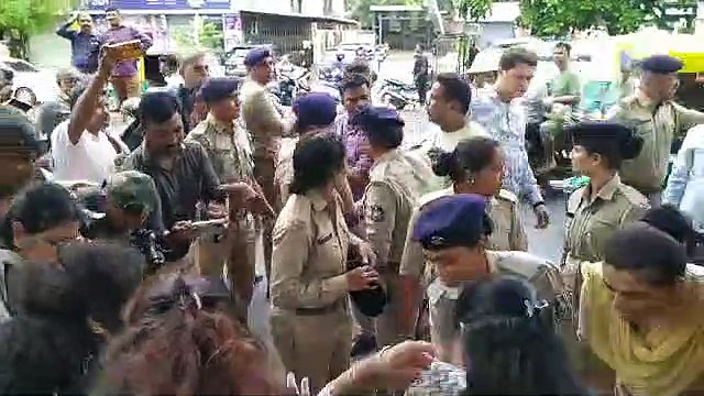Video... पालडी: मणिपुर घटना को लेकर कांग्रेस का विरोध प्रदर्शन