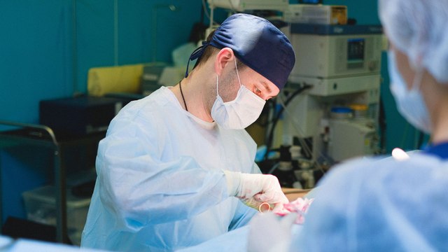 “Tenemos una sensación de satisfacción”: Dr. Albert Jauregui sobre el primer trasplante pulmonar con cirugía robótica