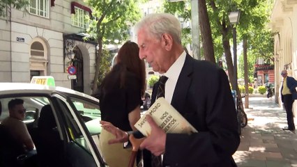 Mario Vargas Llosa reaparece junto a su hijo Gonzalo