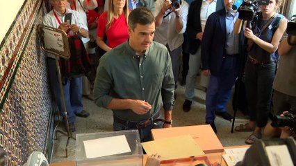 Sánchez ejerce su derecho al voto: "Tengo buenas vibraciones"