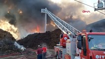 Kocaeli'de geri dönüşüm tesisindeki yangın dronla görüntülendi