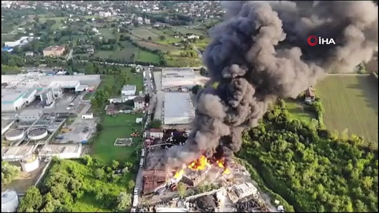 Voici comment l'incendie de l'usine de recyclage de Kocaeli a été vu