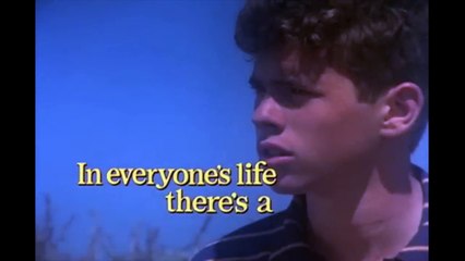 Un été 42 Bande-annonce (RU)