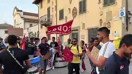 Mondo Convenienza, il corteo a Campi Bisenzio