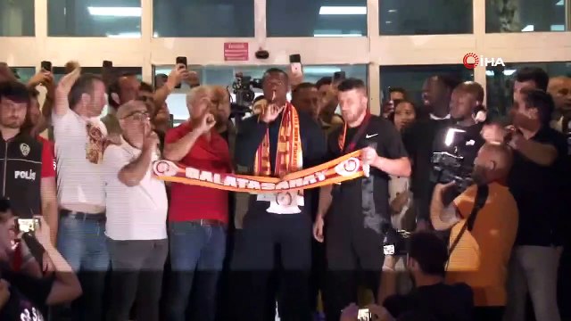 Cheminée en partenariat ! Des milliers de fans de Galatasaray attendent Zaha