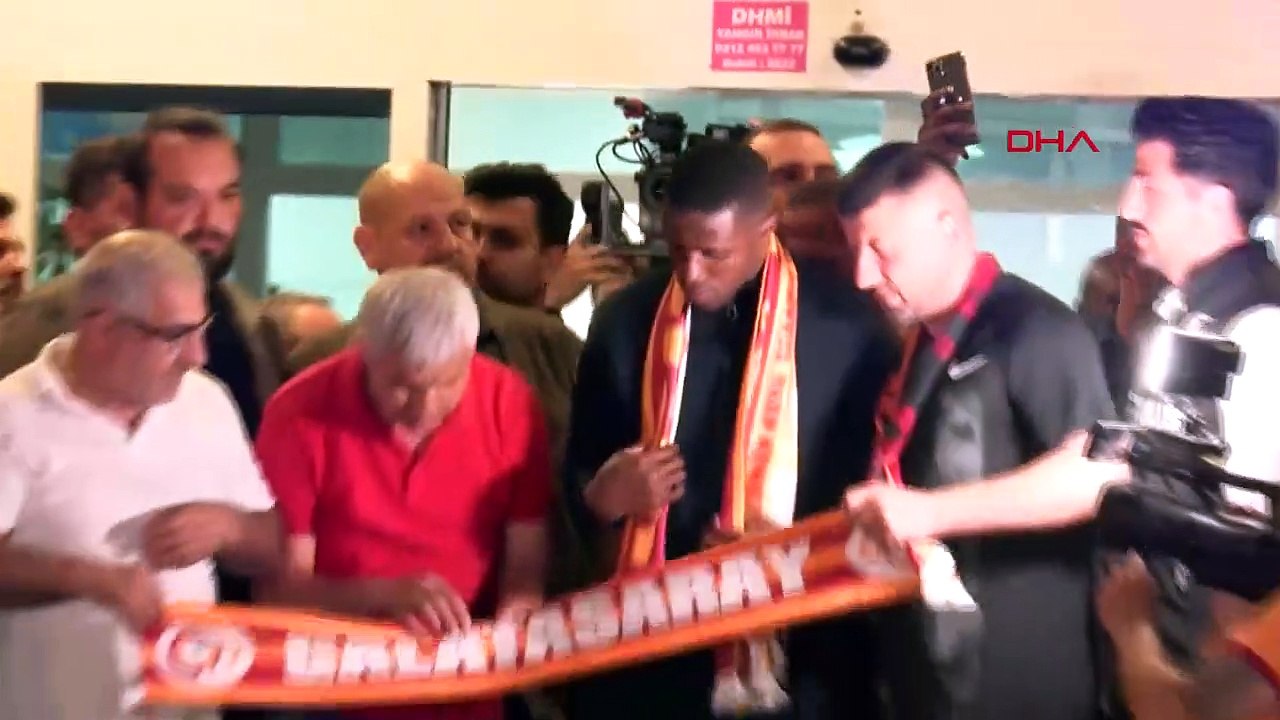 Galatasaray a amené Wilfried Zaha à Istanbul