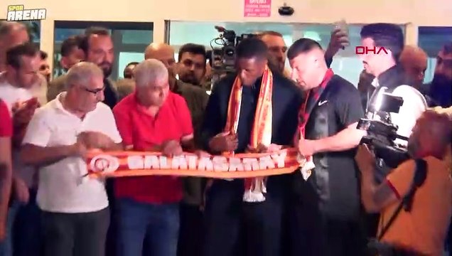 Galatasaray, Wilfried Zaha'yı İstanbul'a getirdi